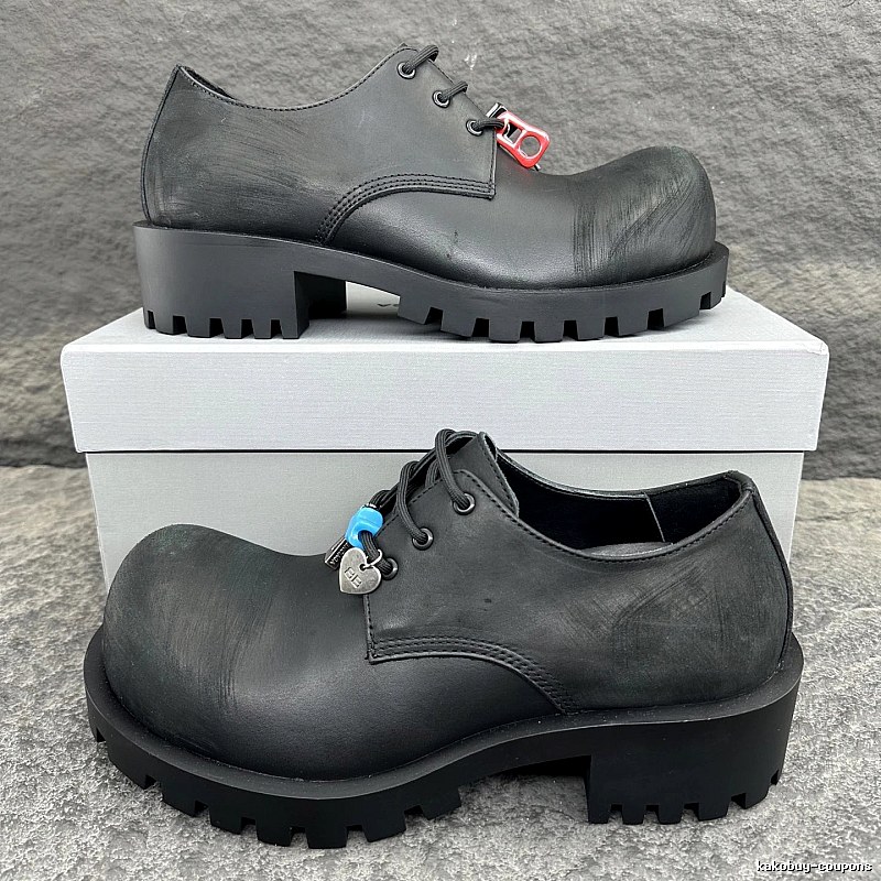 Derby Shoe with Black Derby Upper for Streetwear Looks