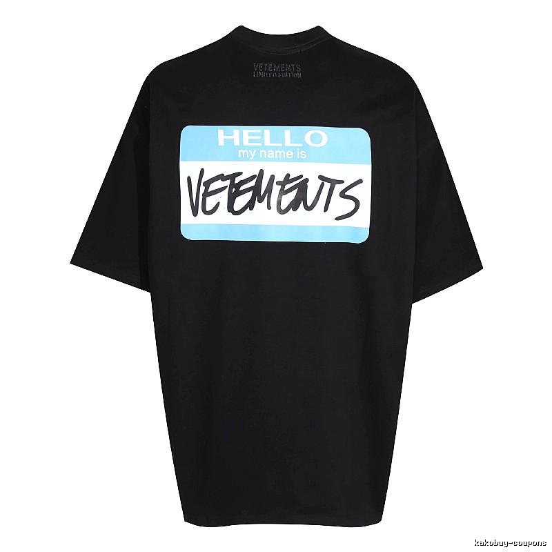 Logo Detail Statement graphic T-shirt Black Colorful Lucky with Functional Detail