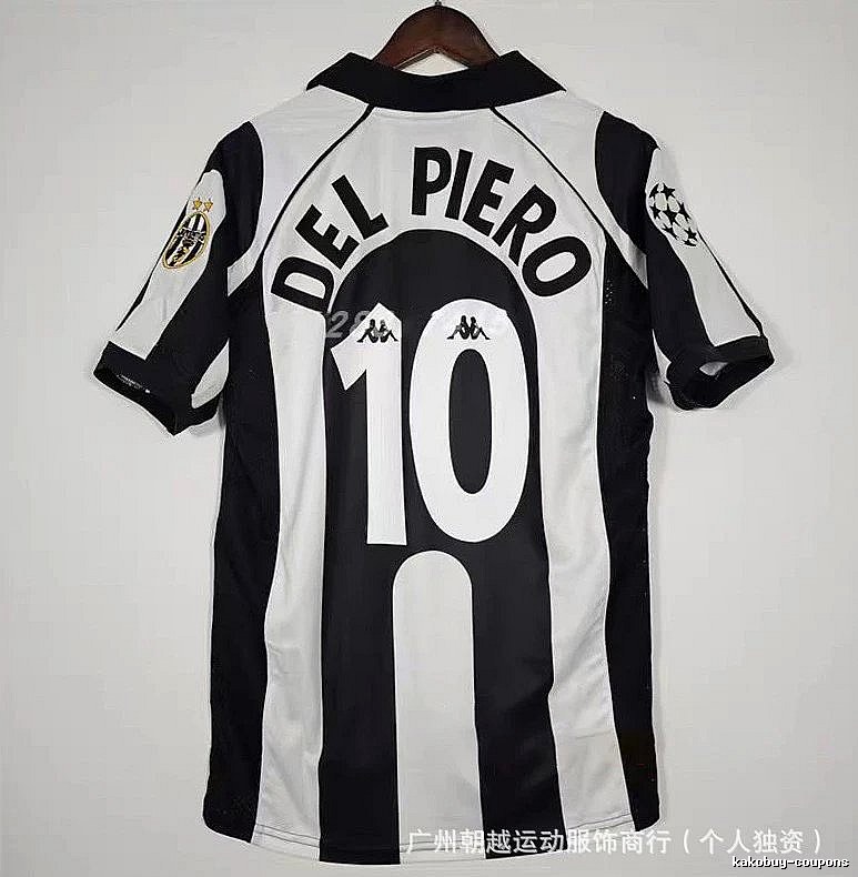 Manchester United Streetwear Beckham #7 soccer jersey White Black Retro with Logo Accent
