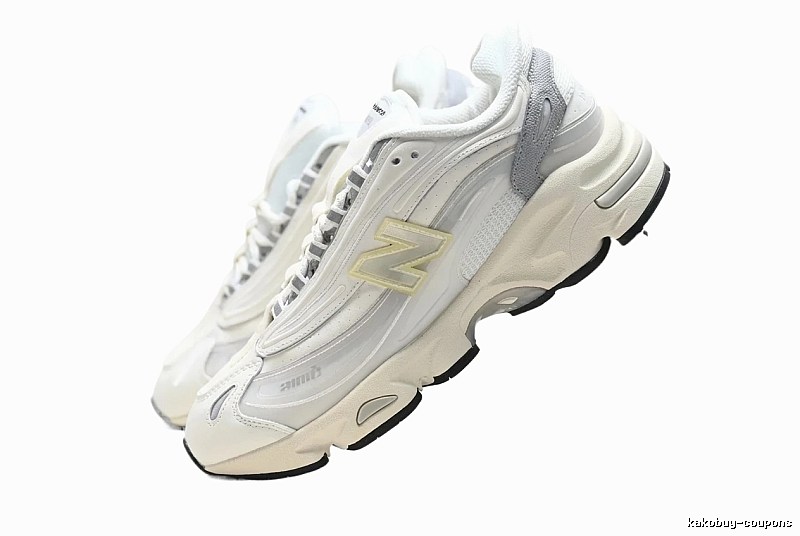 New Balance retro-style white shoes