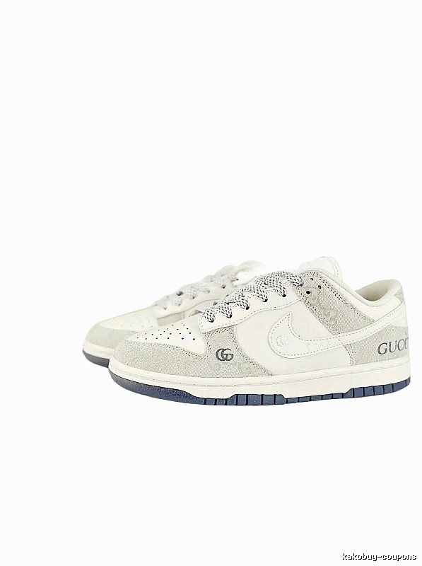 Nike Dunk Co-branded White and Grey Sports Shoes