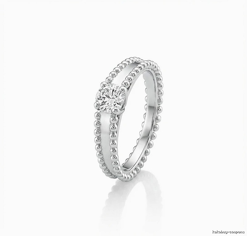 Van Cleef & Arpels diamond minimalist style ring